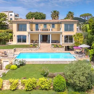https://villa-pertuades-villa-overlooking-golfe-juan-bay.fr-provencehotel.com